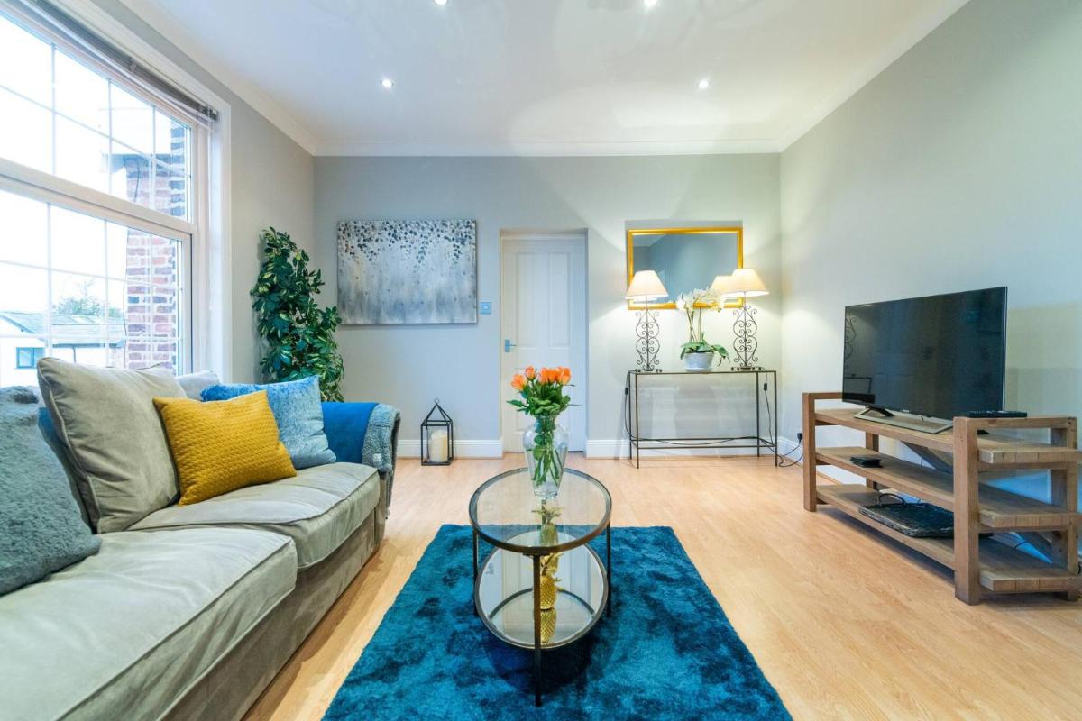Modern Living 2 Bedroom Apartment South Wilmslow - Housity