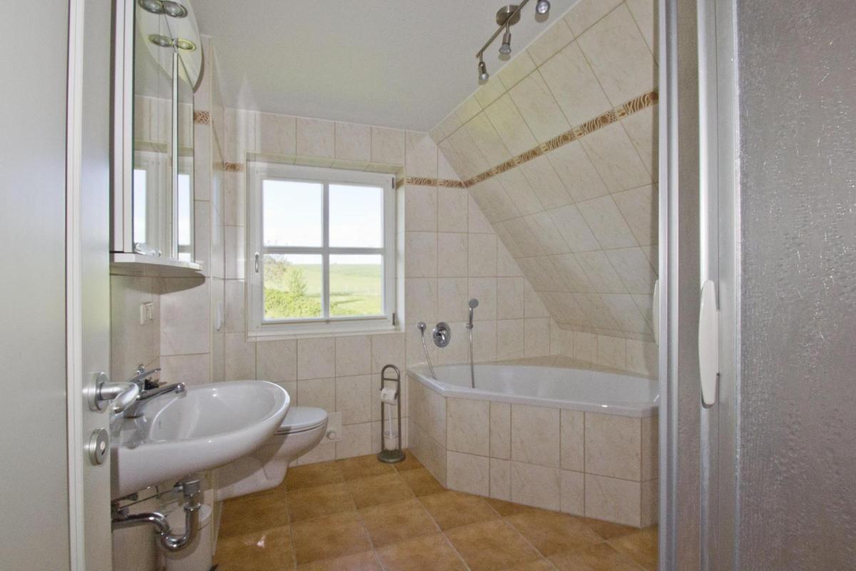 strandnahe Idylle am Meer, private Badestelle, Strandkorb - Gutshof Ostseeblick - Housity