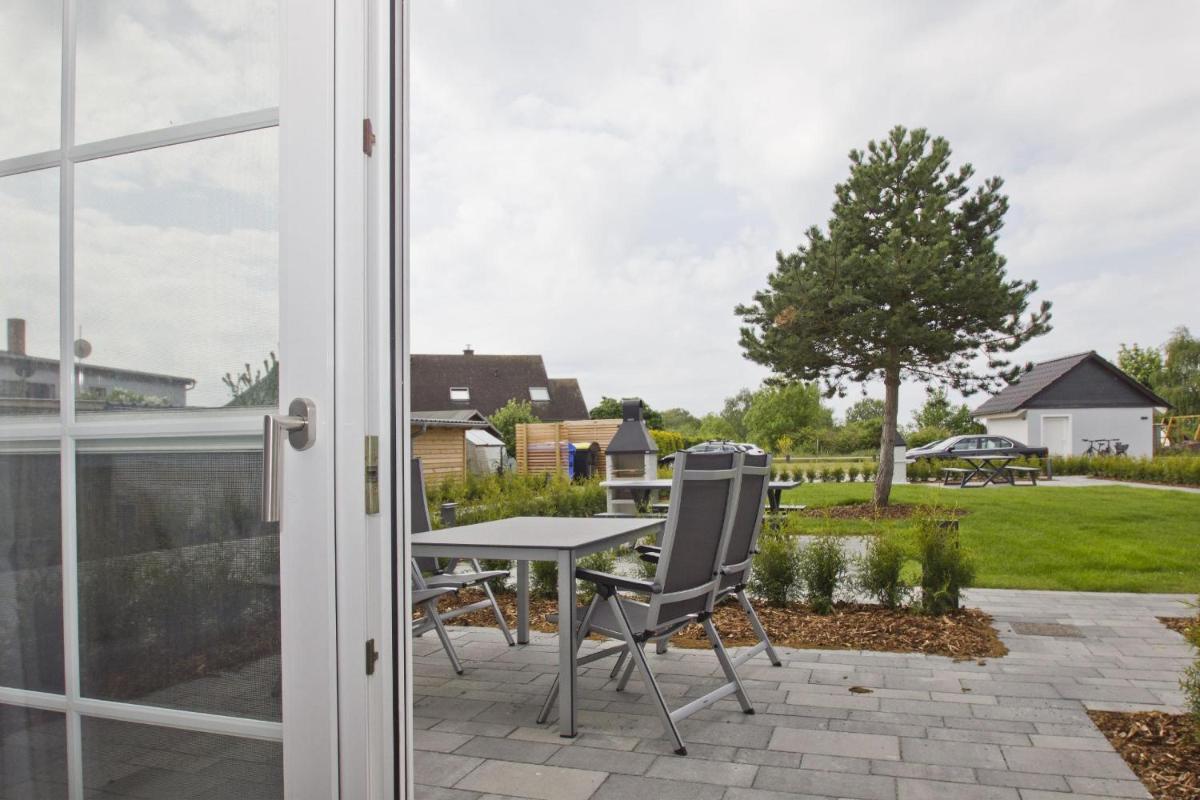 moderne Ferienwohnung mit eigener Terrasse - Haus Inselwind FeWo MEERglück - Housity