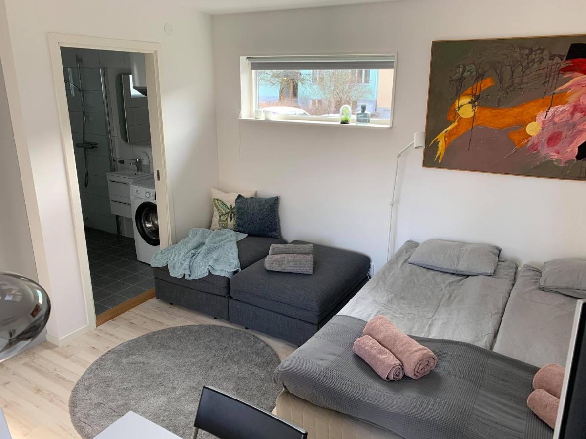 Toppmodernt litet hus nära Kalmar slott och havet - Housity