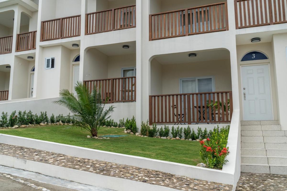 Family Complex beside Beach w/Pool Montego Bay #1 - Housity