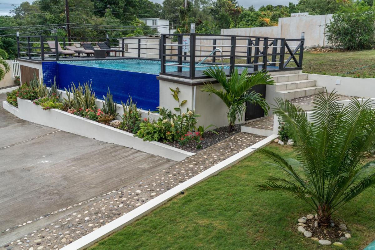 Family Complex beside Beach w/Pool Montego Bay #1 - Housity