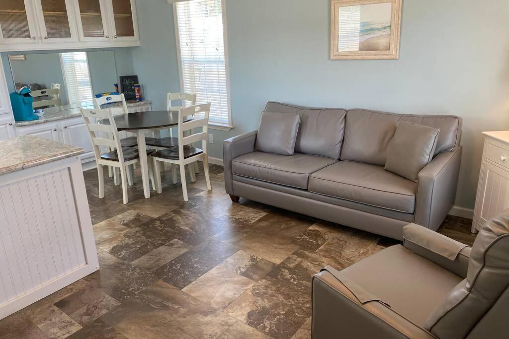 Cozy Tiny Home Near Disney World & Orlando Parks! - Housity