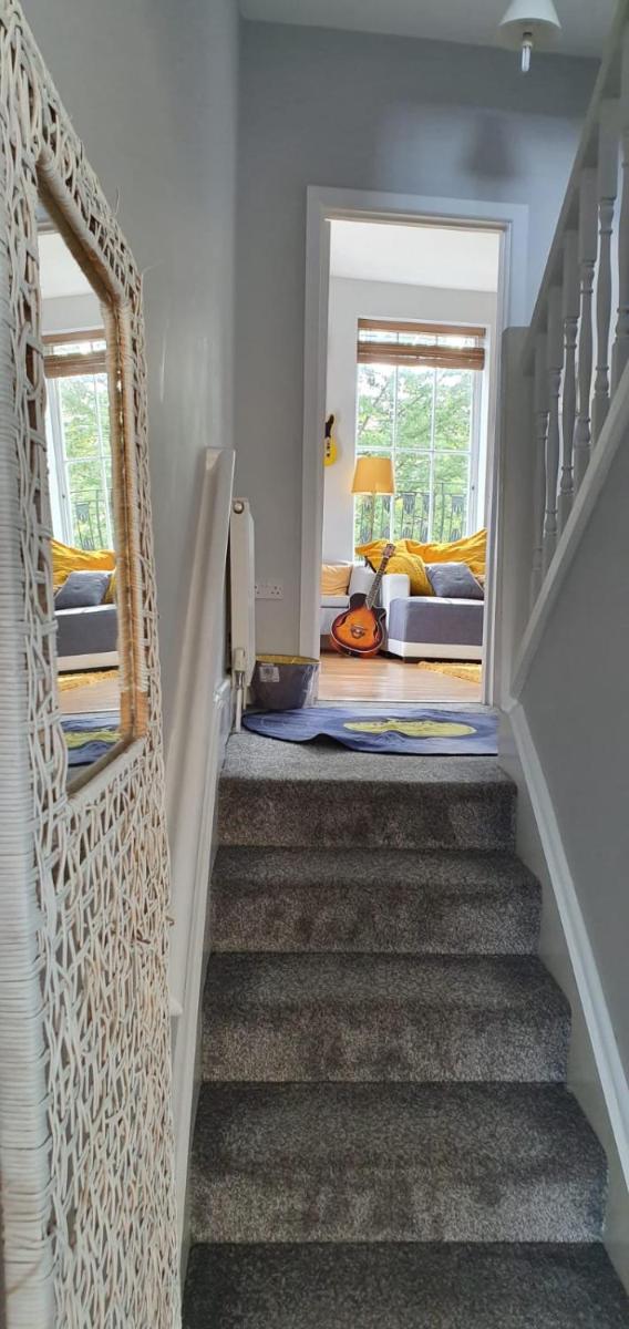Camden Guest House Double Bedroom With Super large King bed - Housity