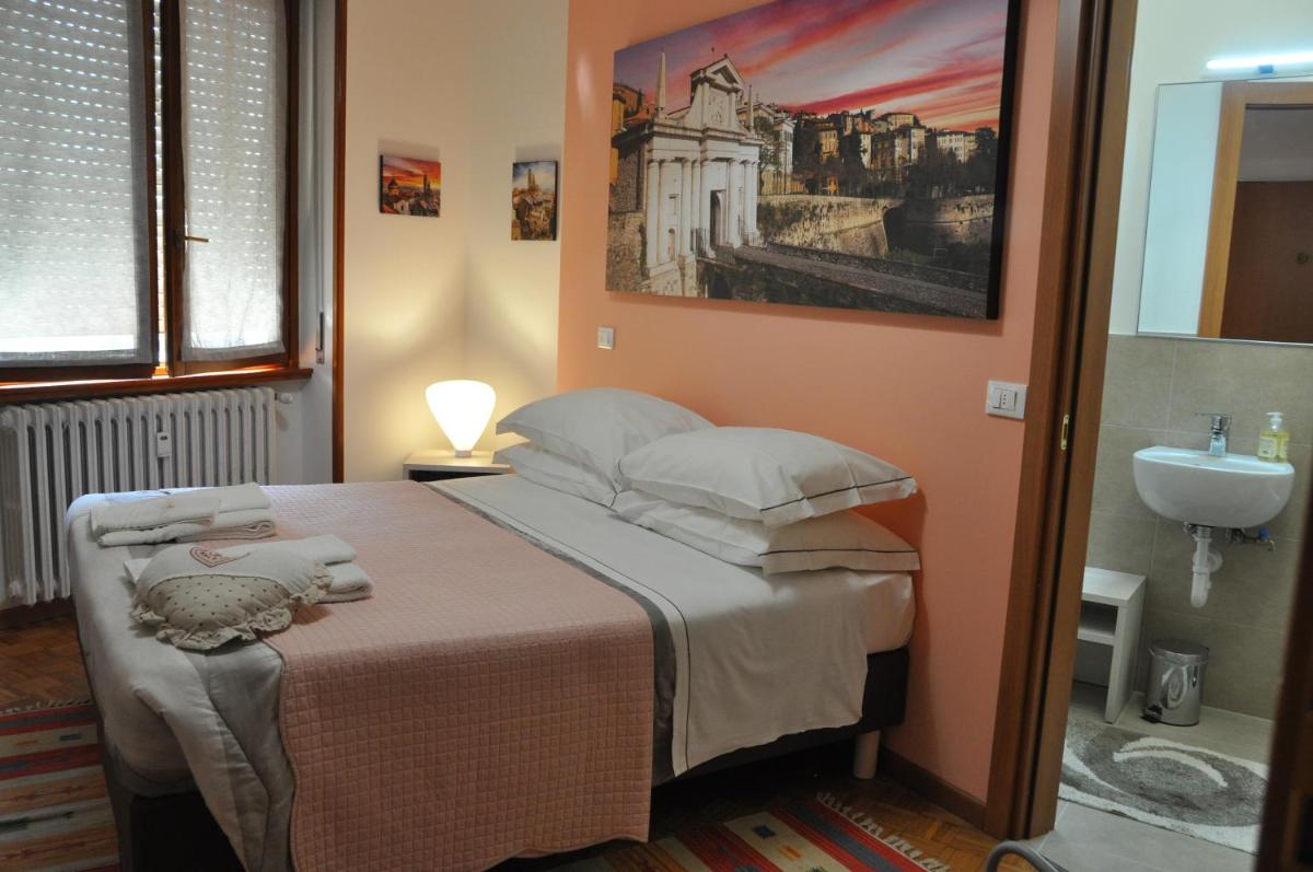 CityWalls Guest House Bergamo - Housity