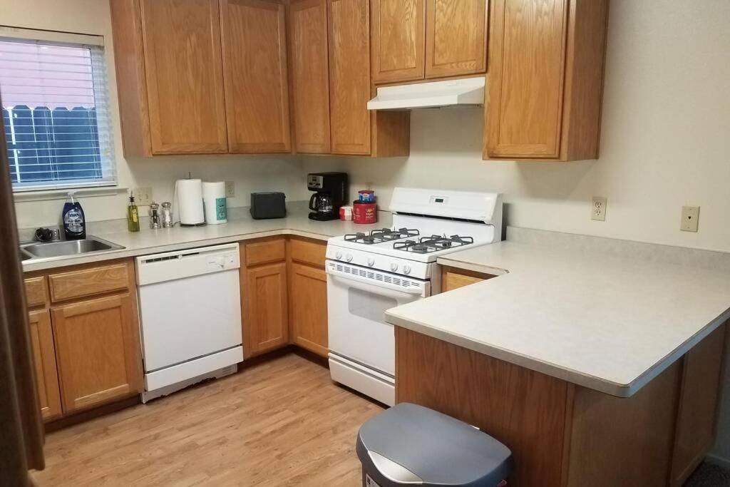 Spacious, Convenient, 4 Bedroom Home - Housity