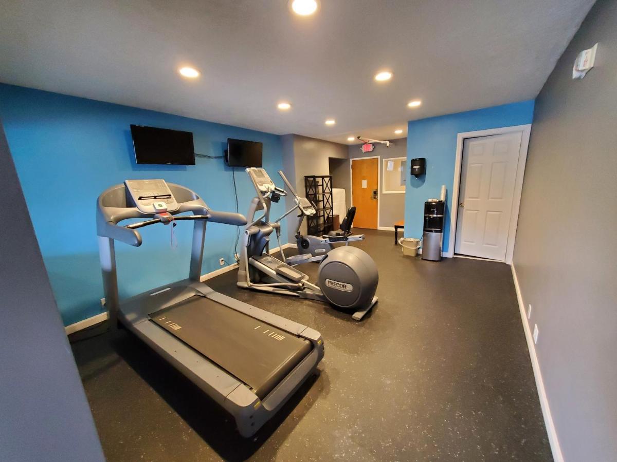 Groton Inn & Suites - Housity