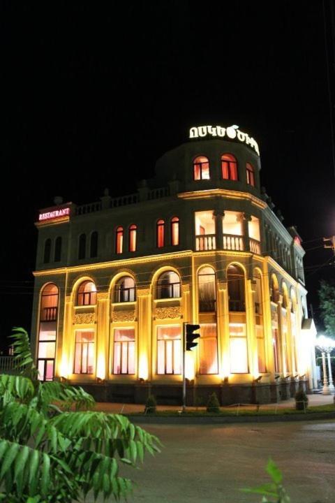 Golden Apricot - Housity