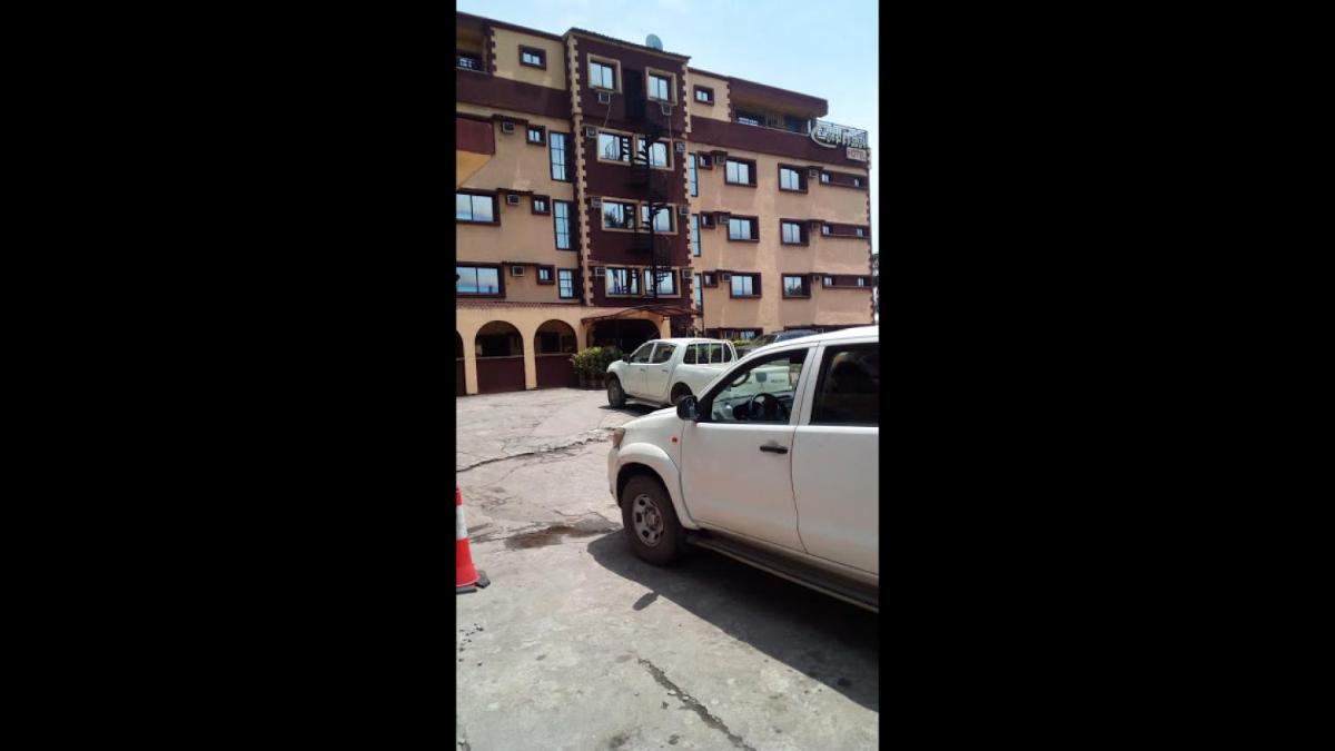 Room in Lodge - Carliza Hhotel-apapa - Housity