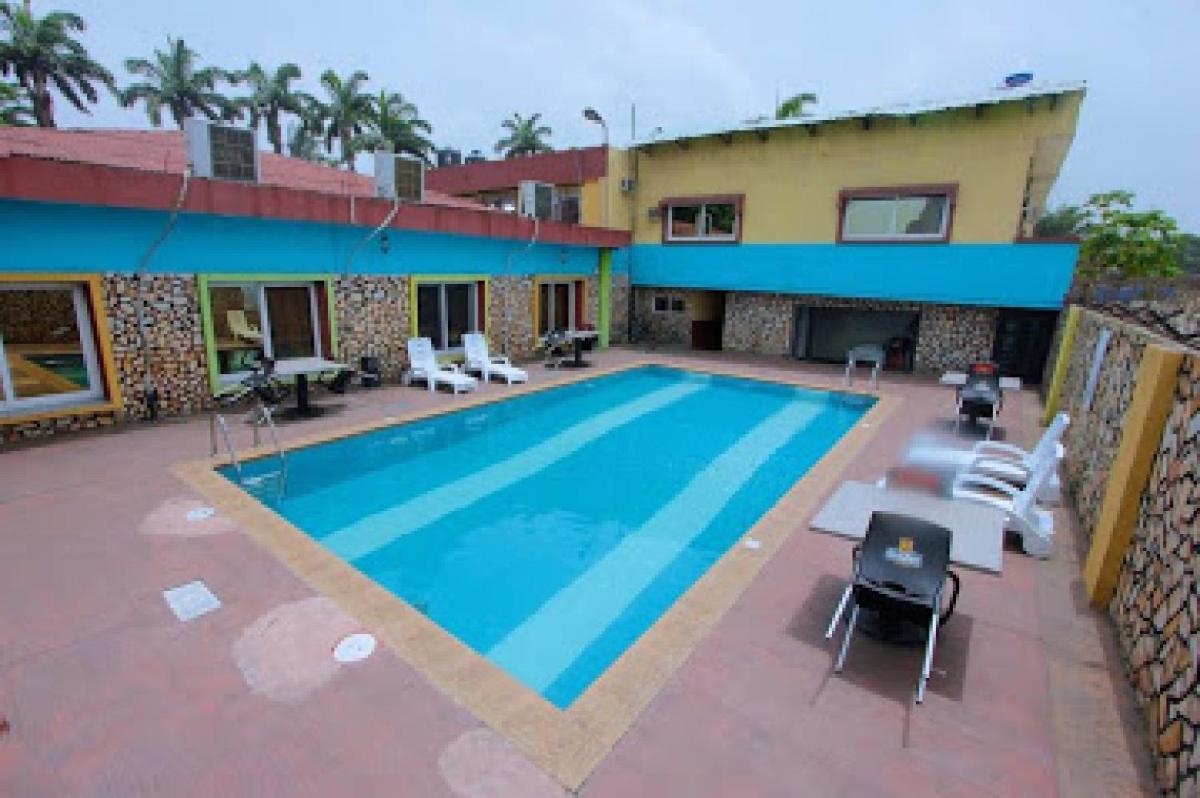 Room in Lodge - Carliza Hhotel-apapa - Housity