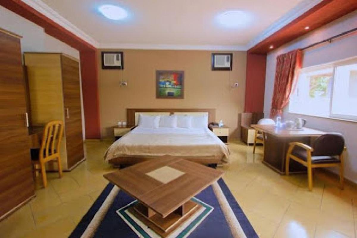 Room in Lodge - Carliza Hhotel-apapa - Housity