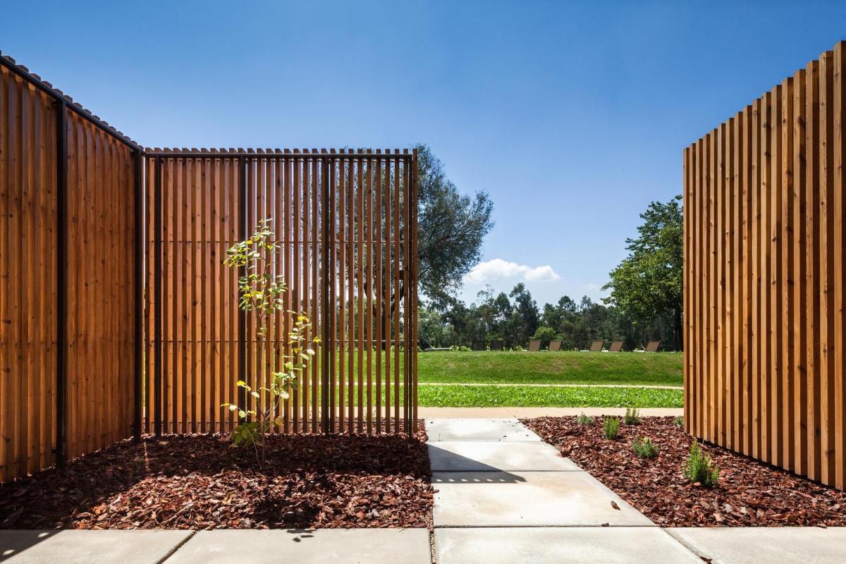 Um jardim no exterior de Torre de Gomariz Wine & Spa Hotel