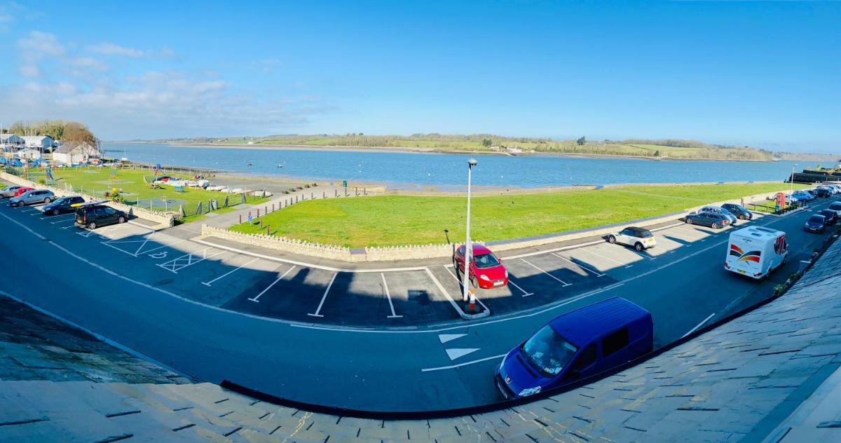 New home with stunning views of the Menai Straits - Housity