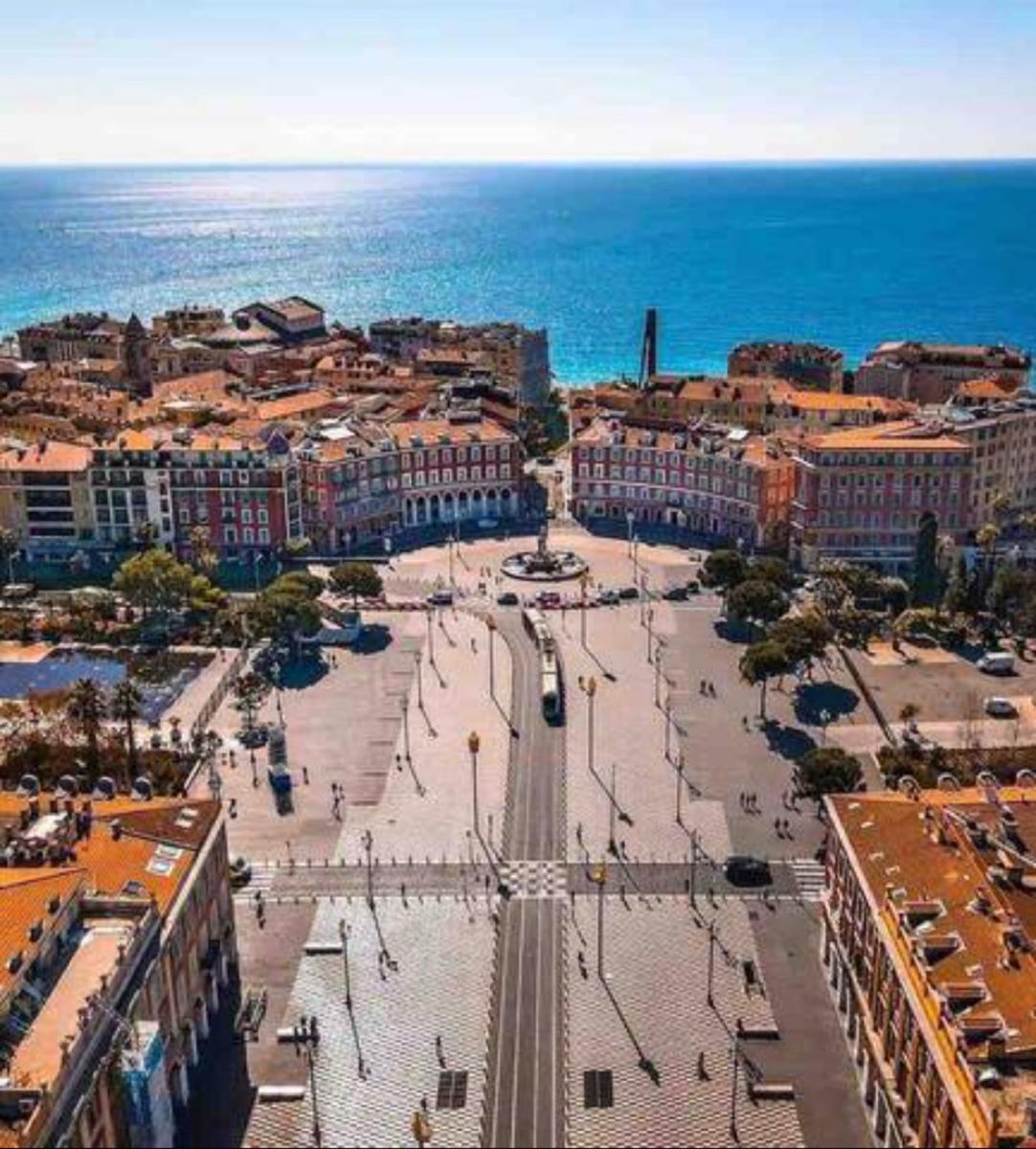 Suitetrails - VIEW on Principal Massena place, beach 2 min walk