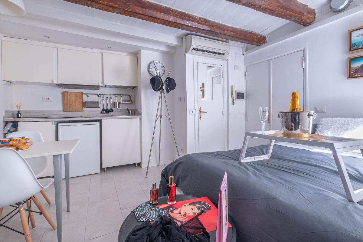L'Antre de L'Amour - Housity