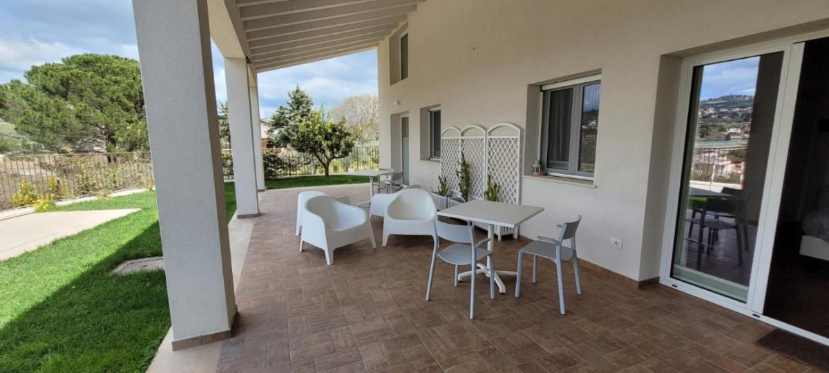 Uliwood - Housity