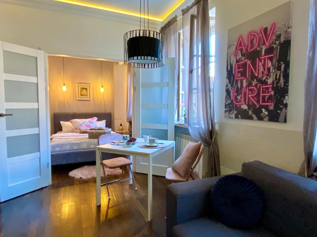 StyleEclectic OLD TOWN Romantic House - Housity