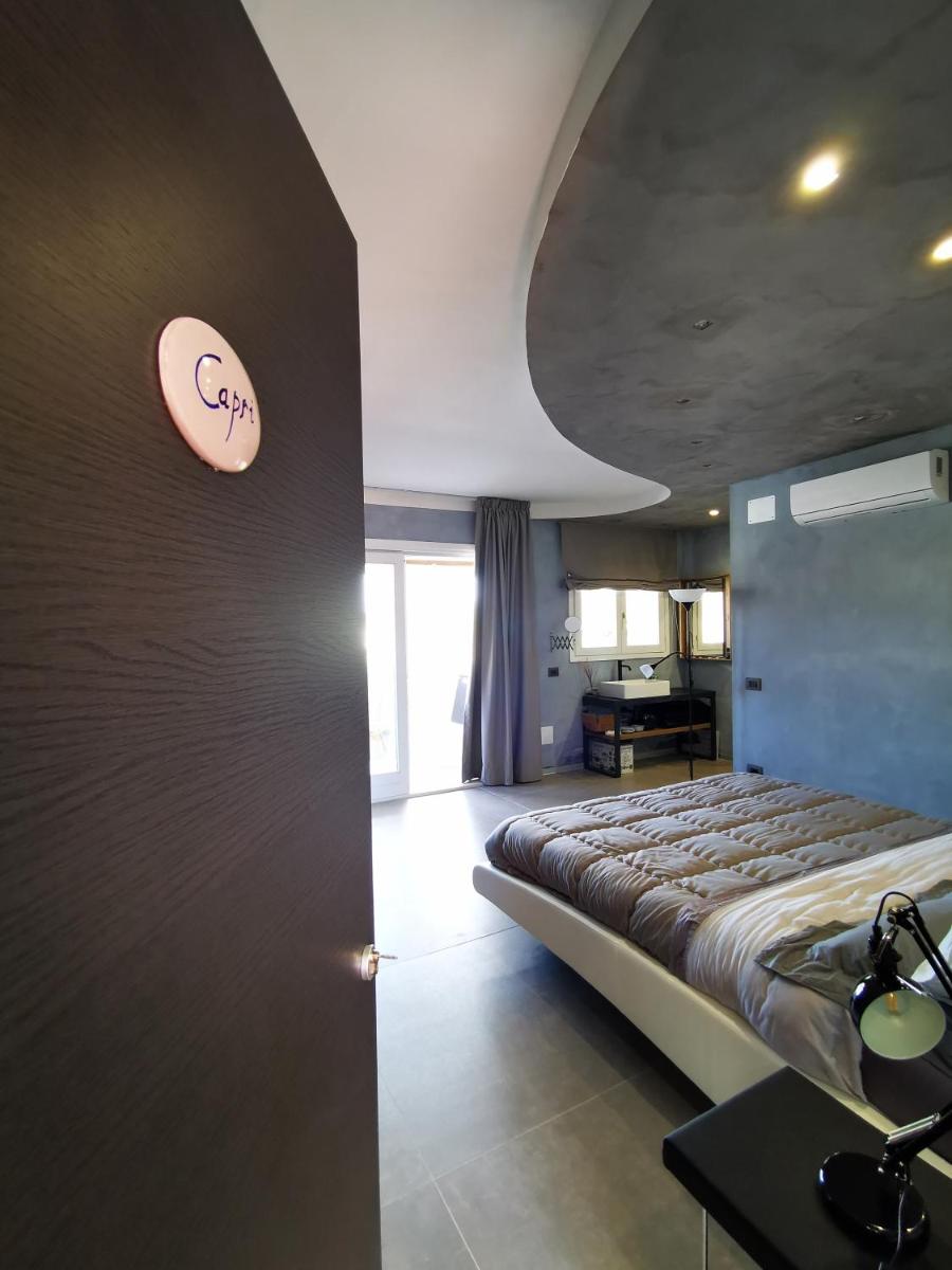 Relais Du Port - Capri Luxury Suite with Jacuzzi - Housity