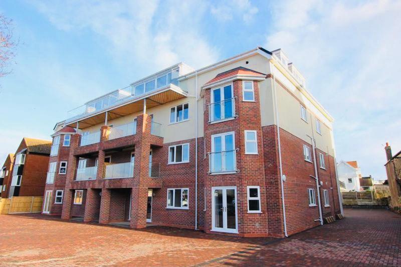 Spacious Newly Built Apartment Rhos on Sea, Colwyn Bay - Housity