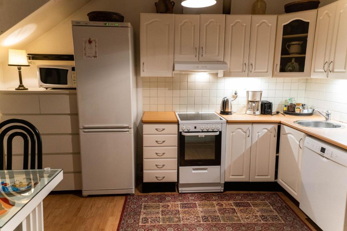 Mysig takvåning med balkong - Housity