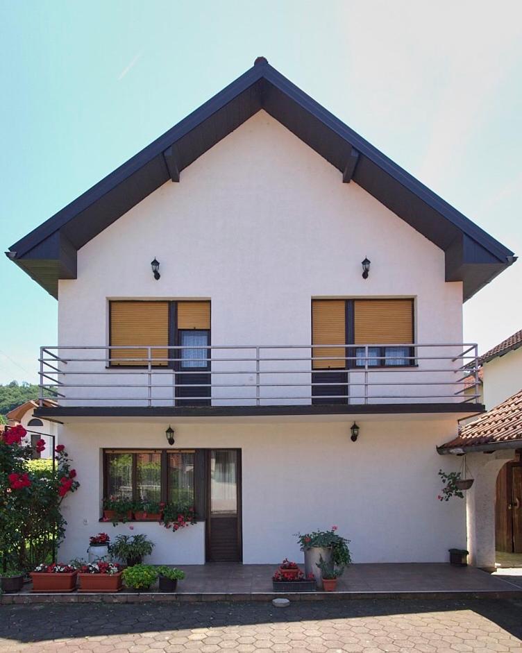 Milica - Housity
