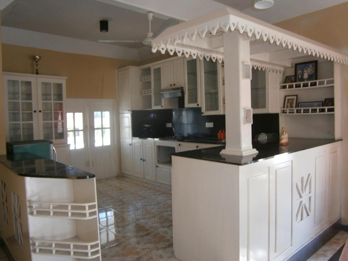 Winston Dutch Canal Villa Guest House - Housity