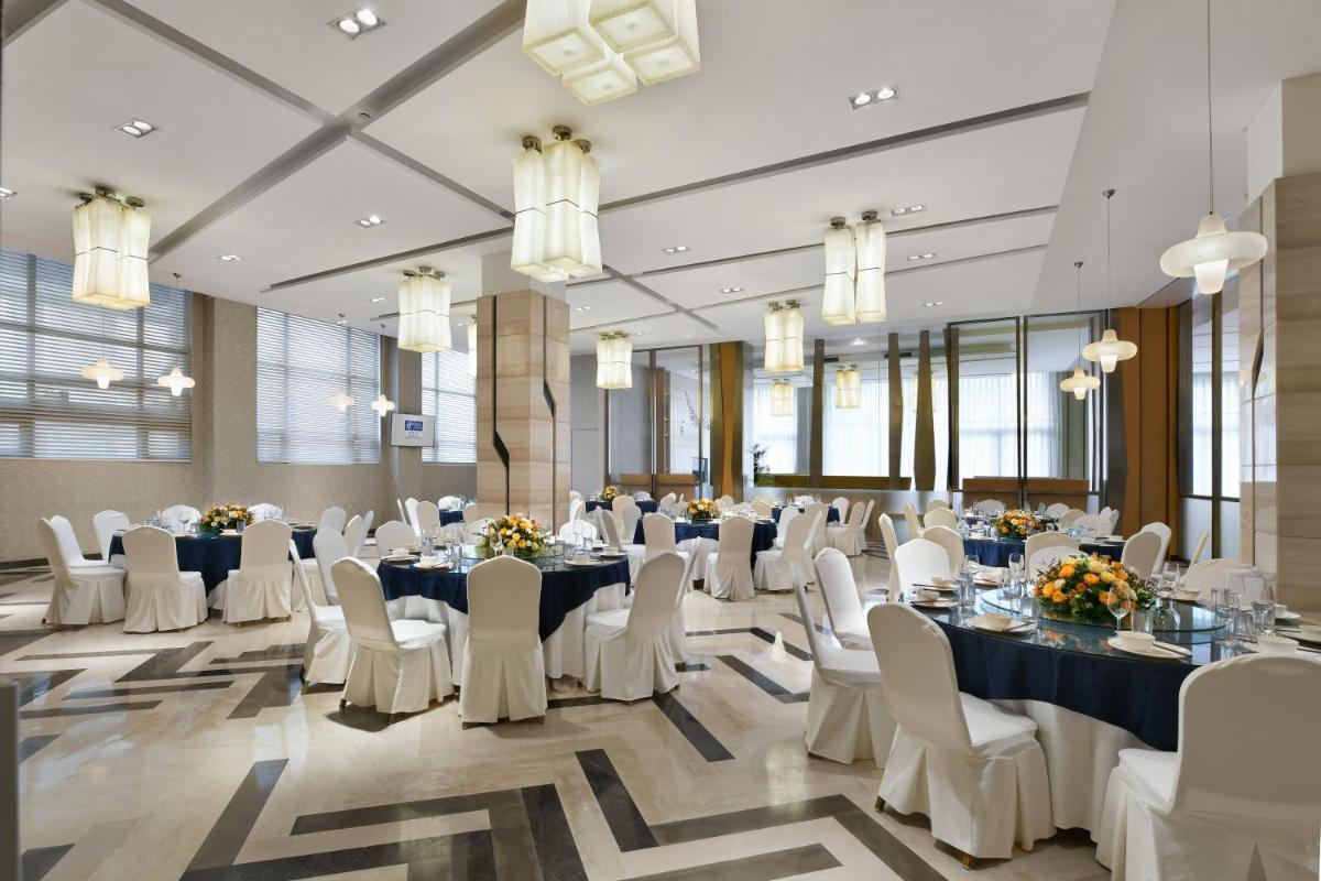 Holiday Inn Express Chengdu Huanhuaxi, an IHG Hotel - Hizvo