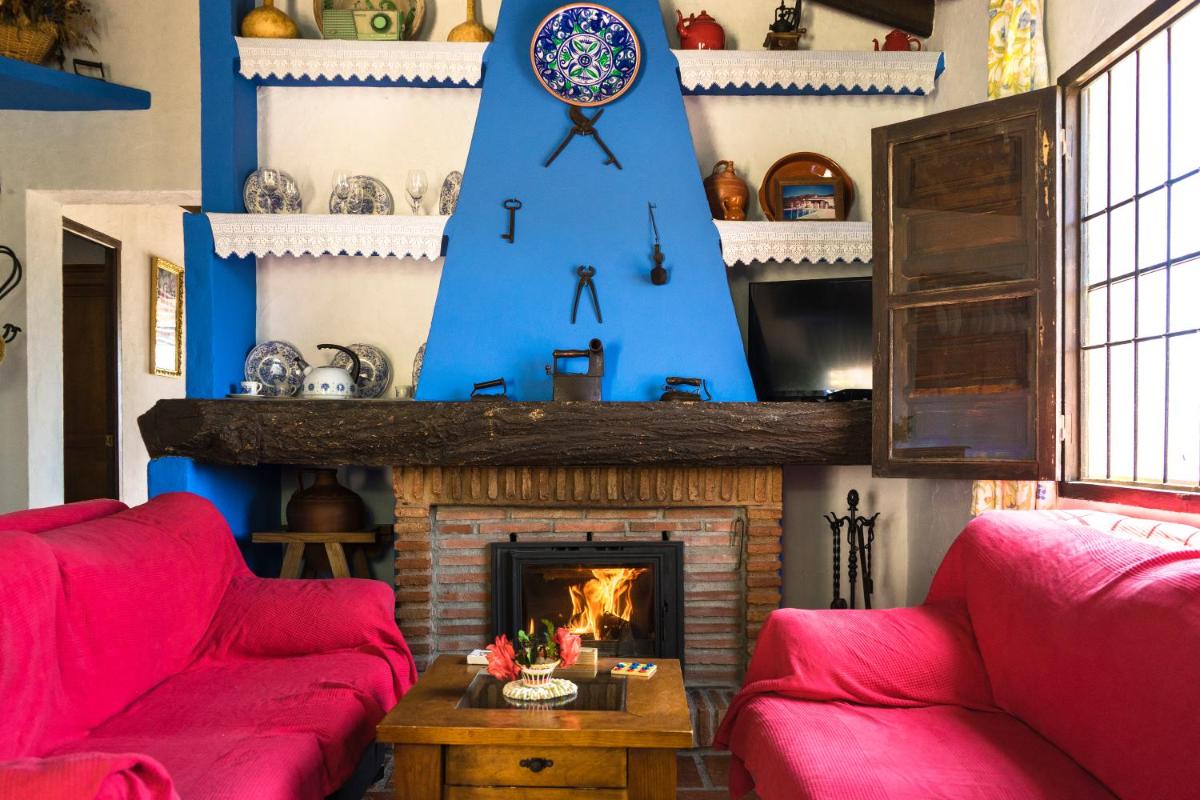 Romantic Winehouse with Fireplace, WiFi, Close to Málaga - Housity