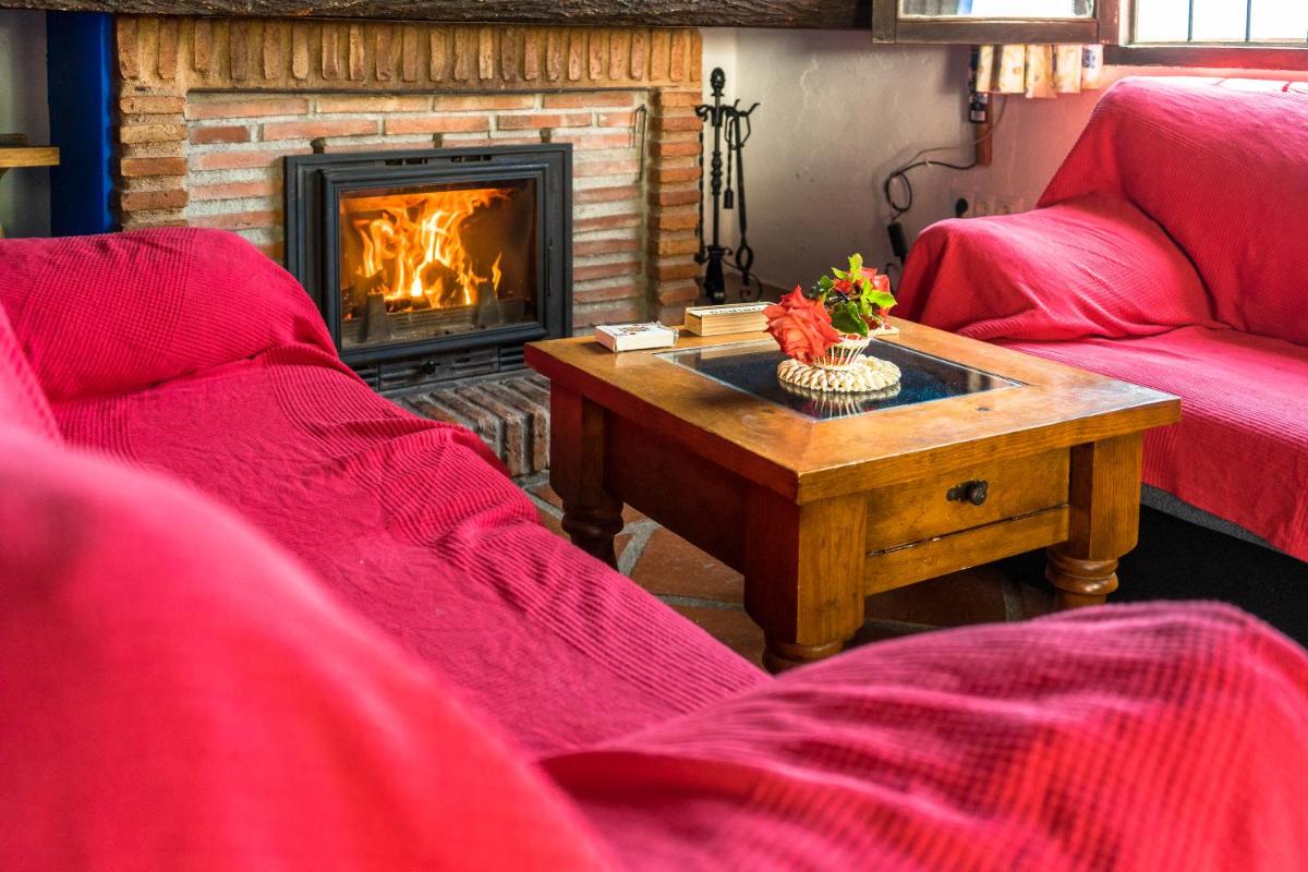 Romantic Winehouse with Fireplace, WiFi, Close to Málaga - Housity