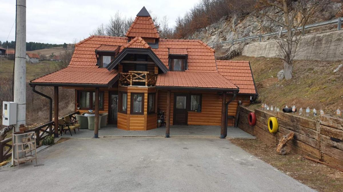 Domacinstvo Zaric - Housity