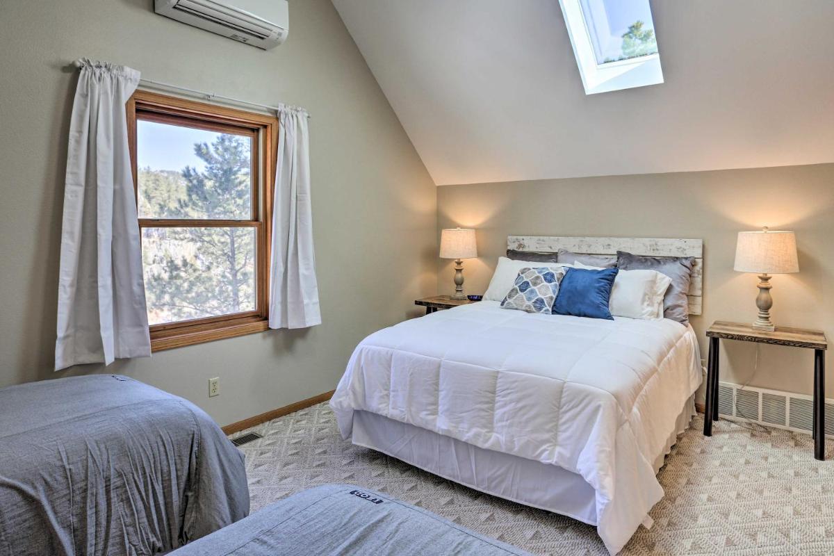 Keystone Cabin with Mount Rushmore Views - Housity