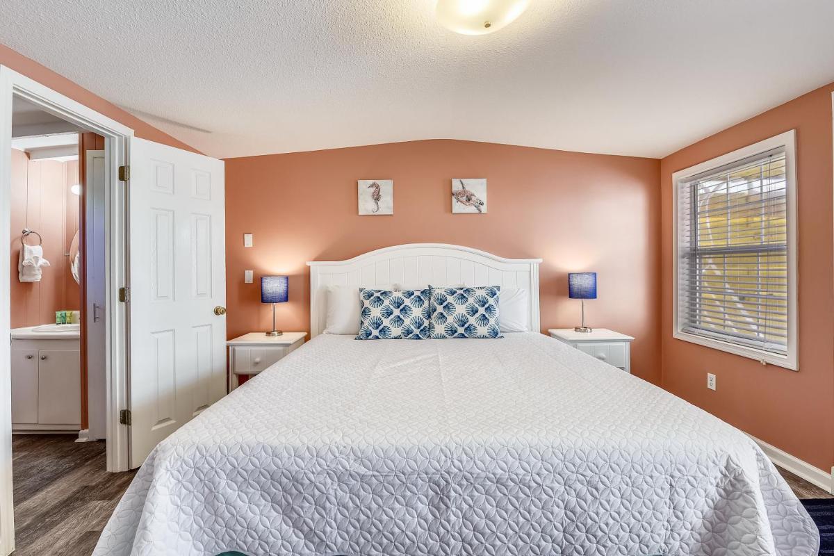 Coral Cottage at Bid-a-Wee by Book That Condo - Housity