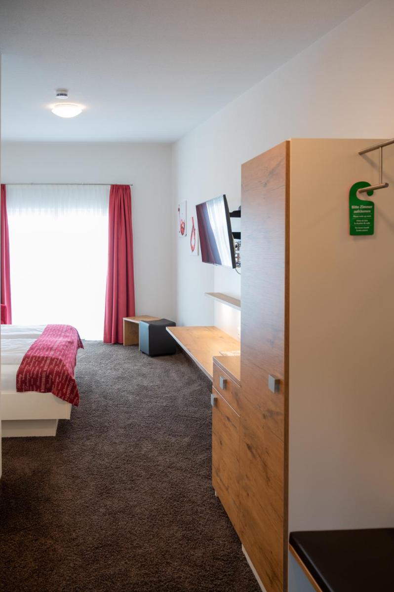 Vinotel Heinz J. Schwab - Housity
