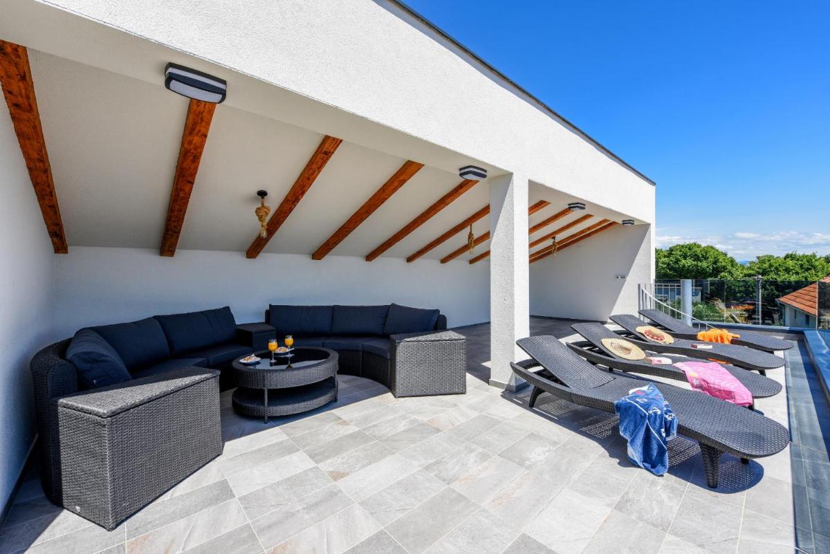 Seaview Villa Possedaria - Housity
