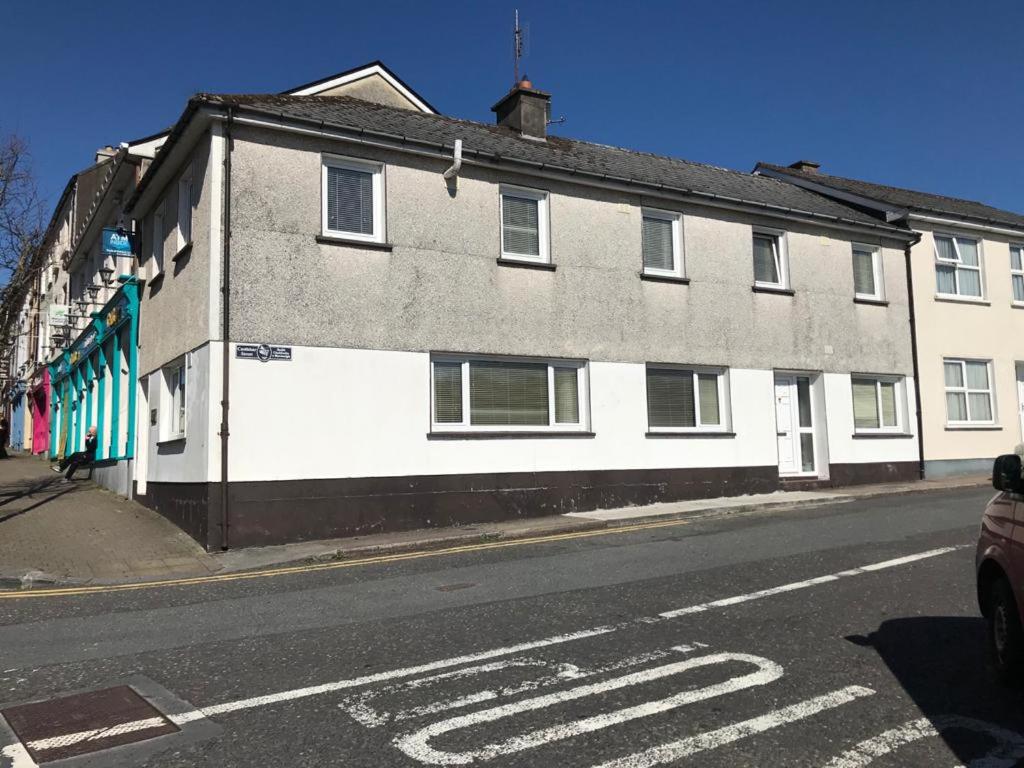 Corner House - Housity