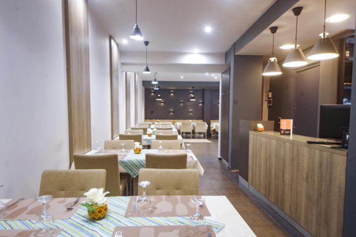 Hotel Nina - Housity