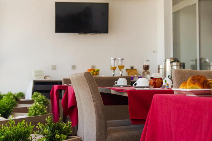 Hotel Nina - Housity