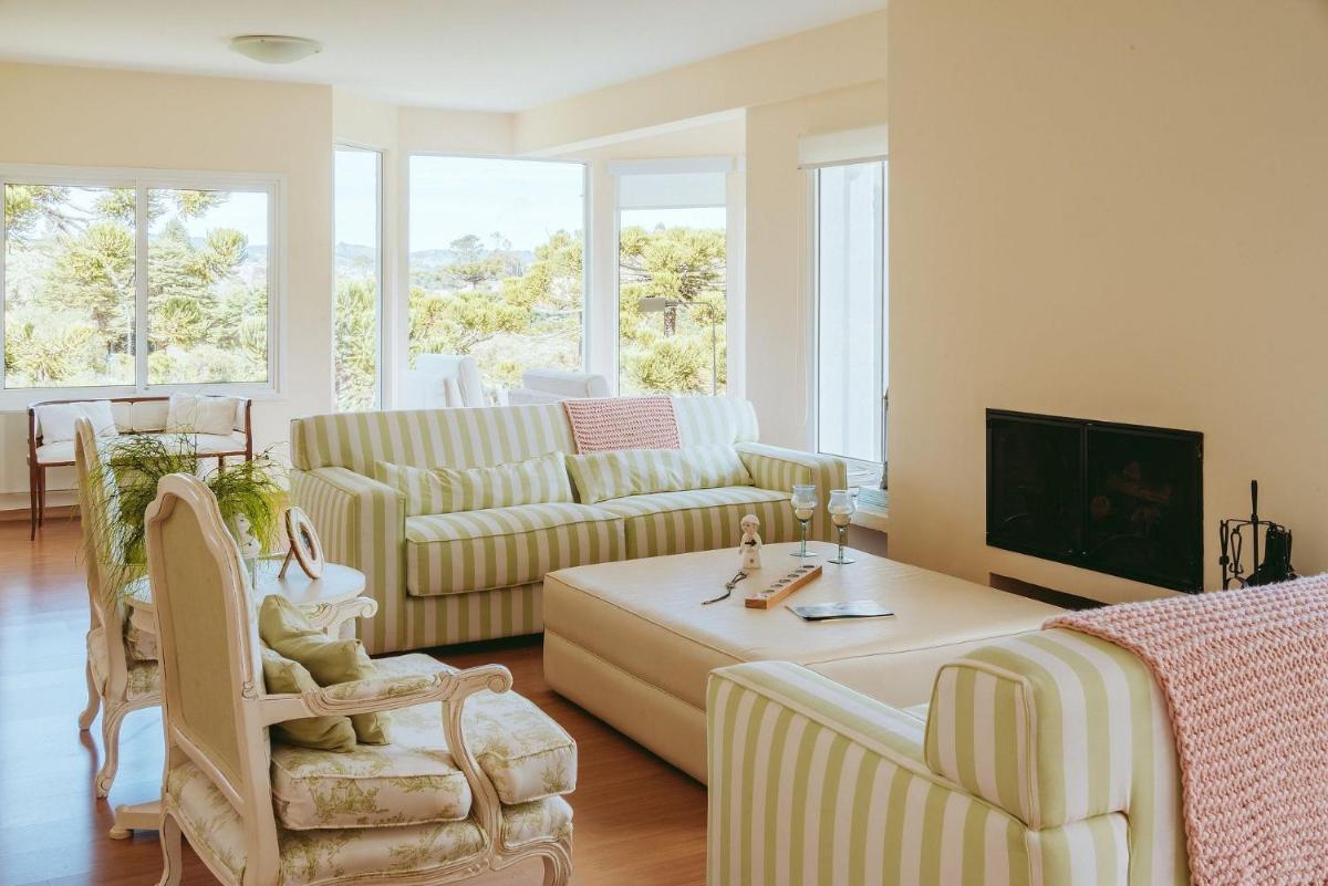Casa com lareira, garagem e vista para montanhas - Housity