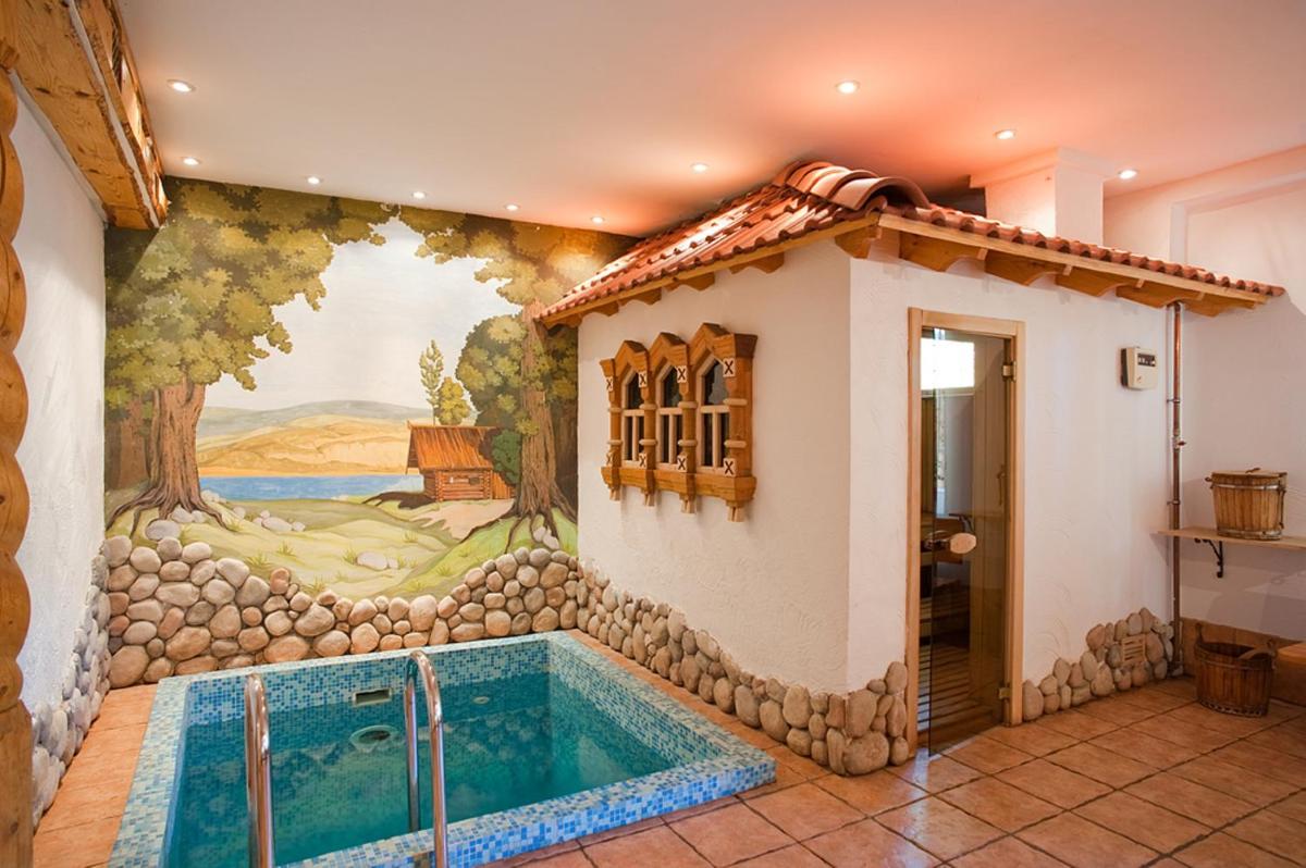 Tsarskoe Podvoriye - Imperial Village Hotel comlex - Housity