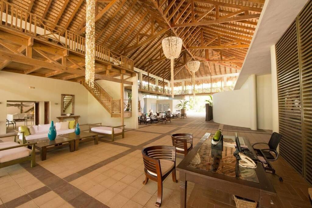 Suitetrails - Apartment on the beach with pool and restaurant
