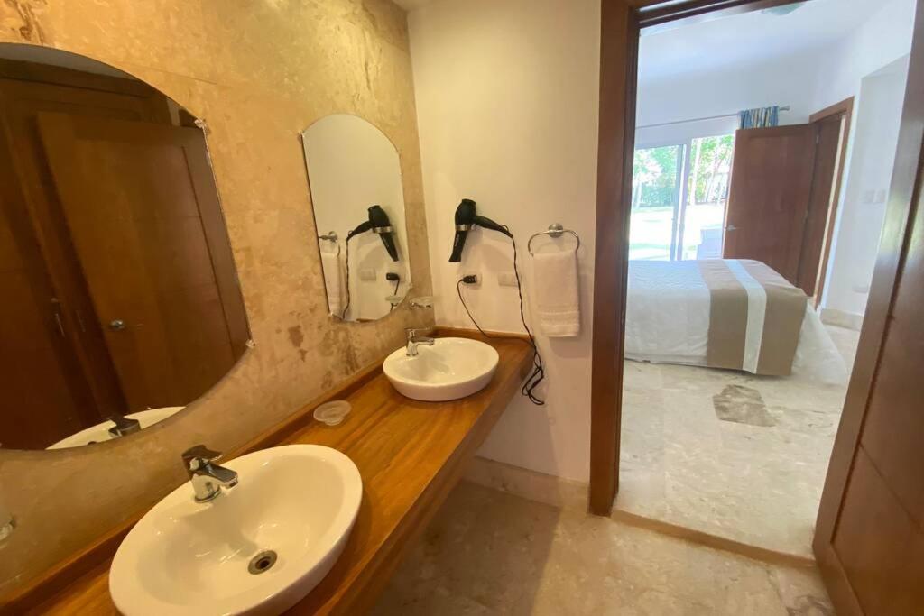 Suitetrails - Apartment on the beach with pool and restaurant