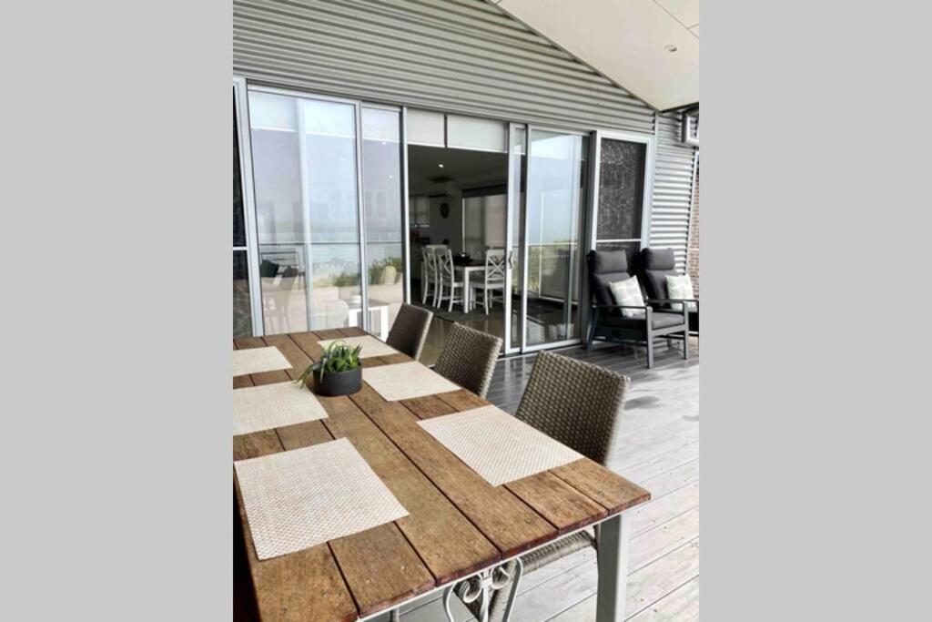 Pelican Rocks Retreat - Housity