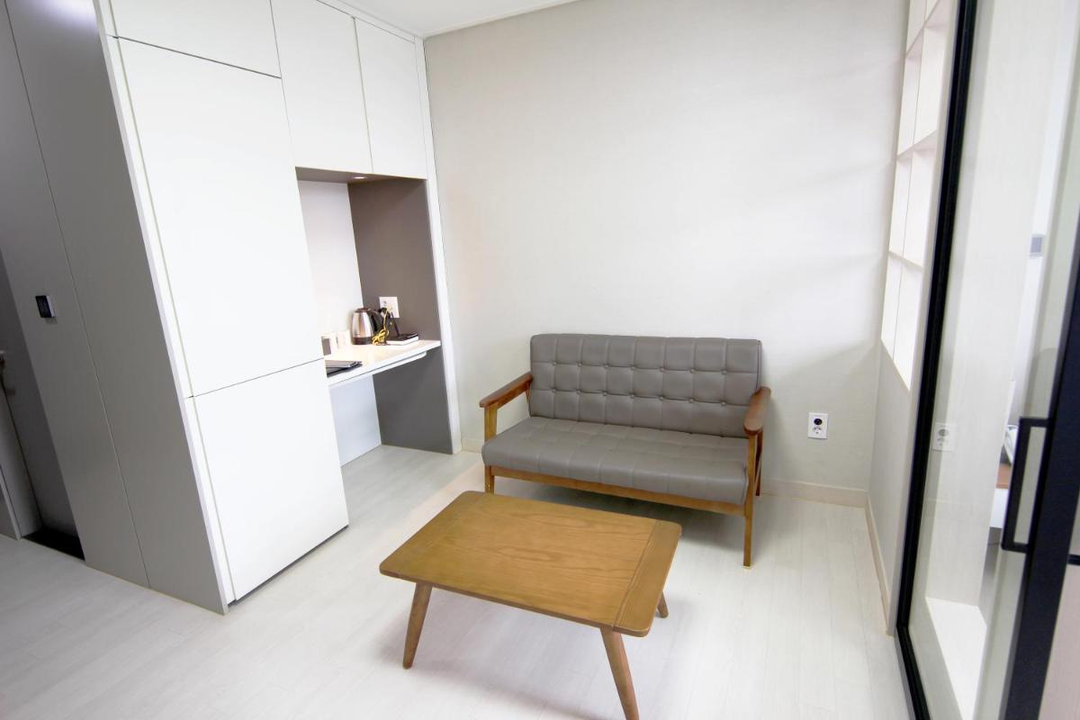 AM Hotel - Housity