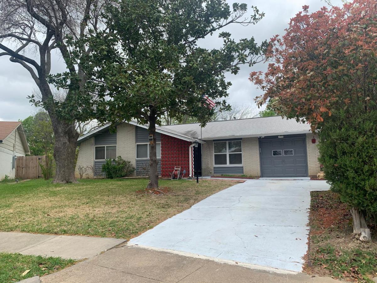 Oasis 3 near DFW airport with Mediterranean setting - Housity