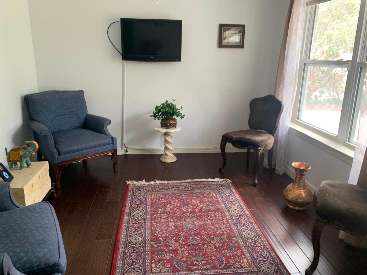 Oasis 3 near DFW airport with Mediterranean setting - Housity