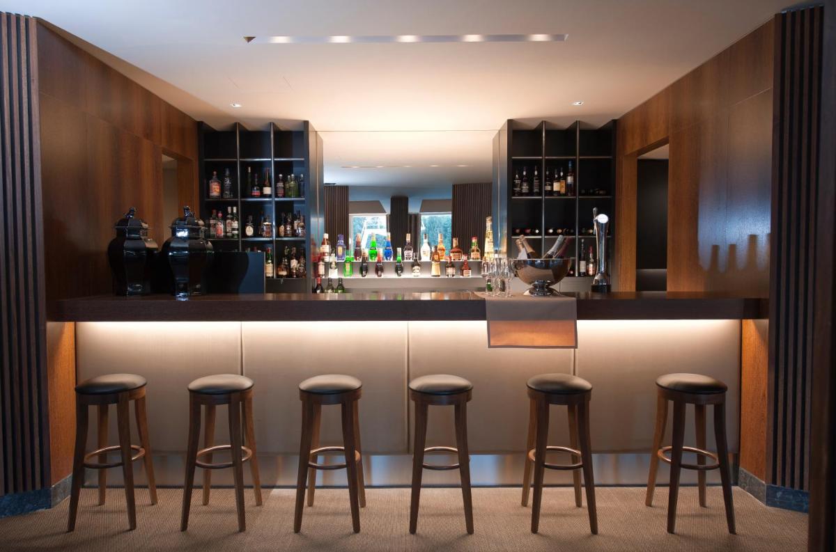 A área de bar ou lounge em Grande Hotel De Luso