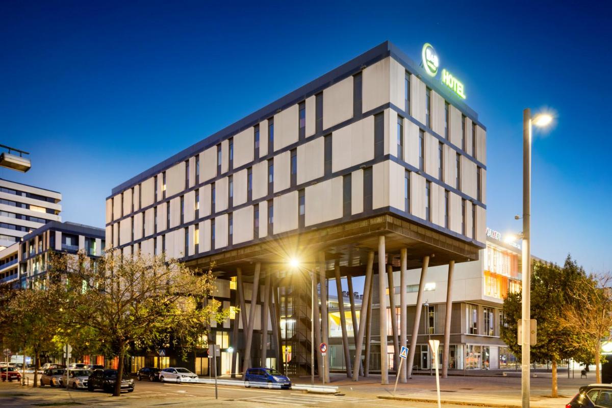 B&B HOTEL Barcelona Mataro - Housity