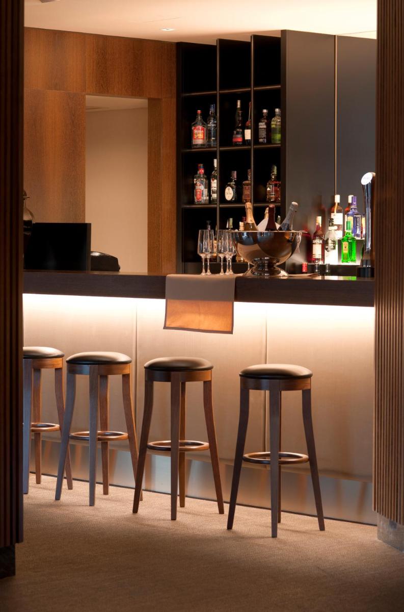 A área de bar ou lounge em Grande Hotel De Luso
