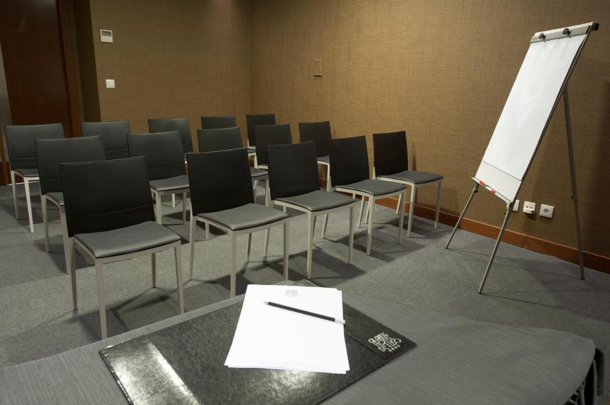 A área empresarial e/ ou a sala de conferências de Grande Hotel De Luso