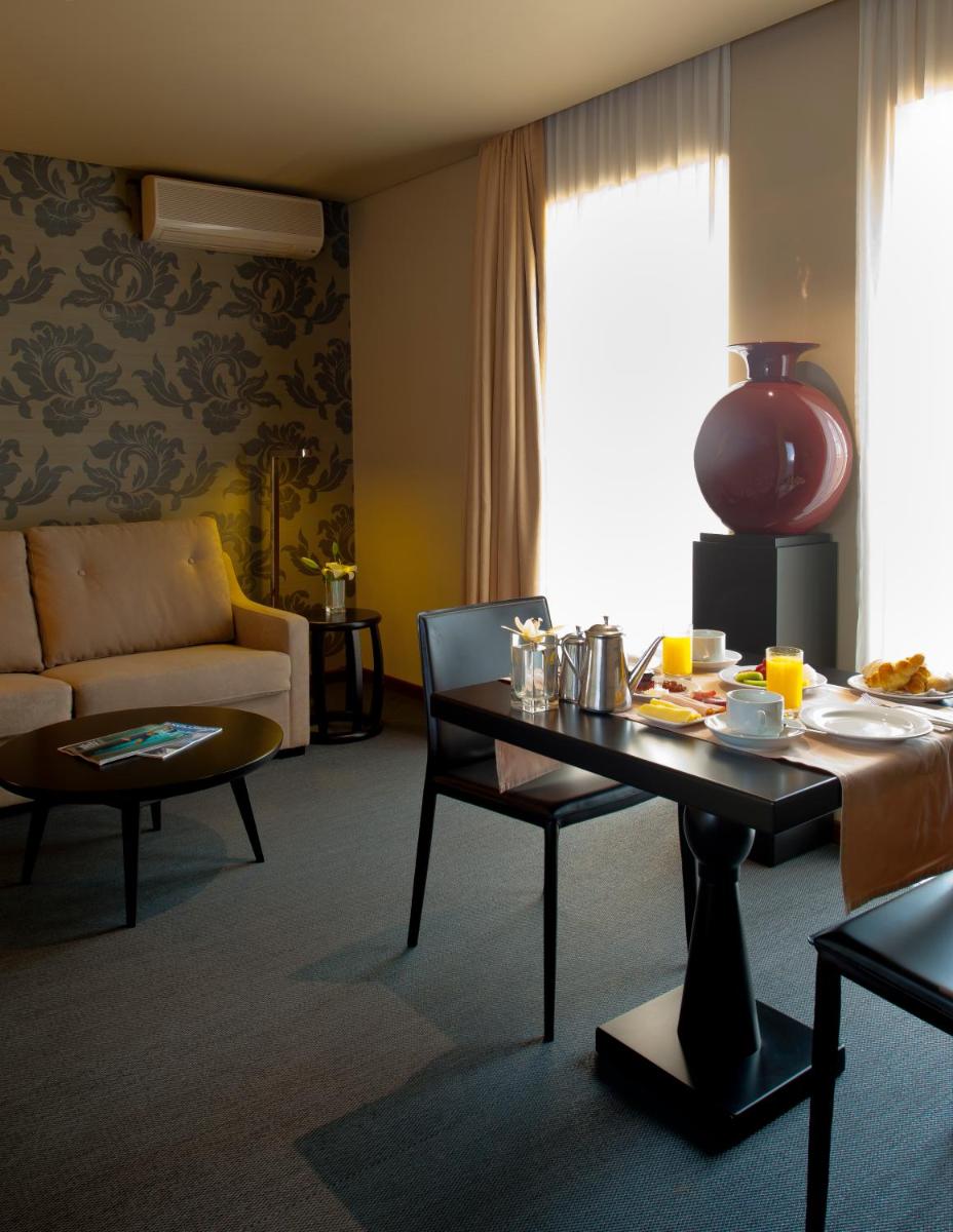 Uma área de estar em Grande Hotel De Luso